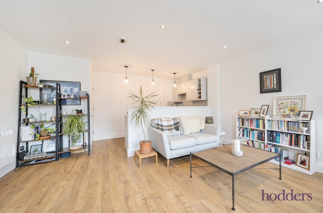 Flat Windsor Street in Borough of Runnymede