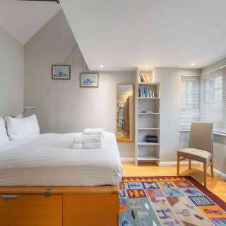 Flat Smith Terrace in Greater London