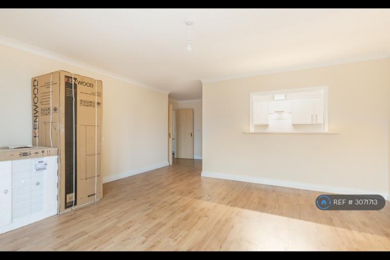 Flat Millennium Drive in Greater London