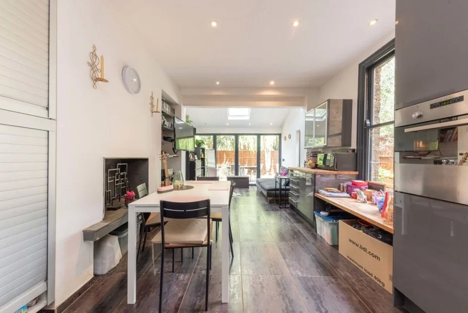 Flat Lordship Lane in Greater London