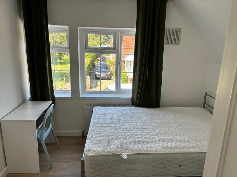 Room Lilac Street in Greater London