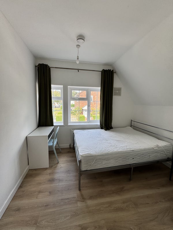 Room Lilac Street in Greater London
