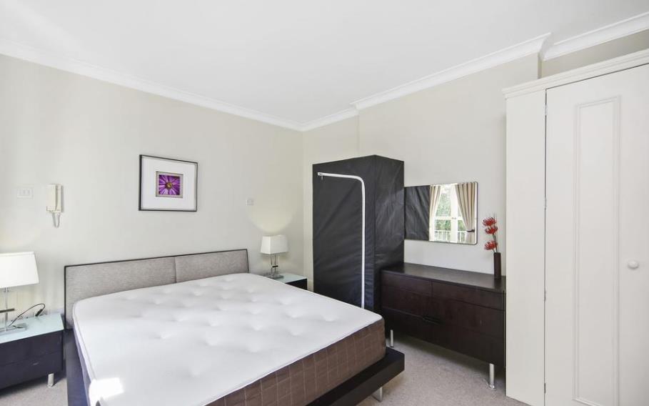 Flat Leinster Square in City of Westminster