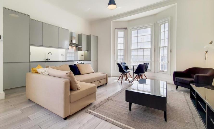 Flat Leinster Square in City of Westminster