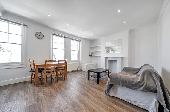 Flat Endymion Road in Greater London