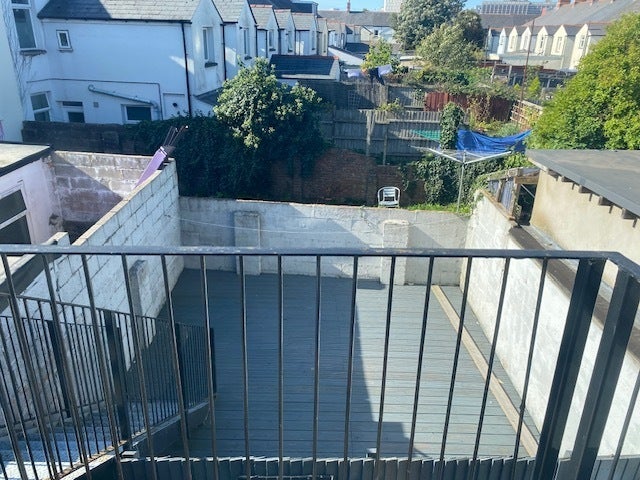 Flat Clifton Street in Cardiff