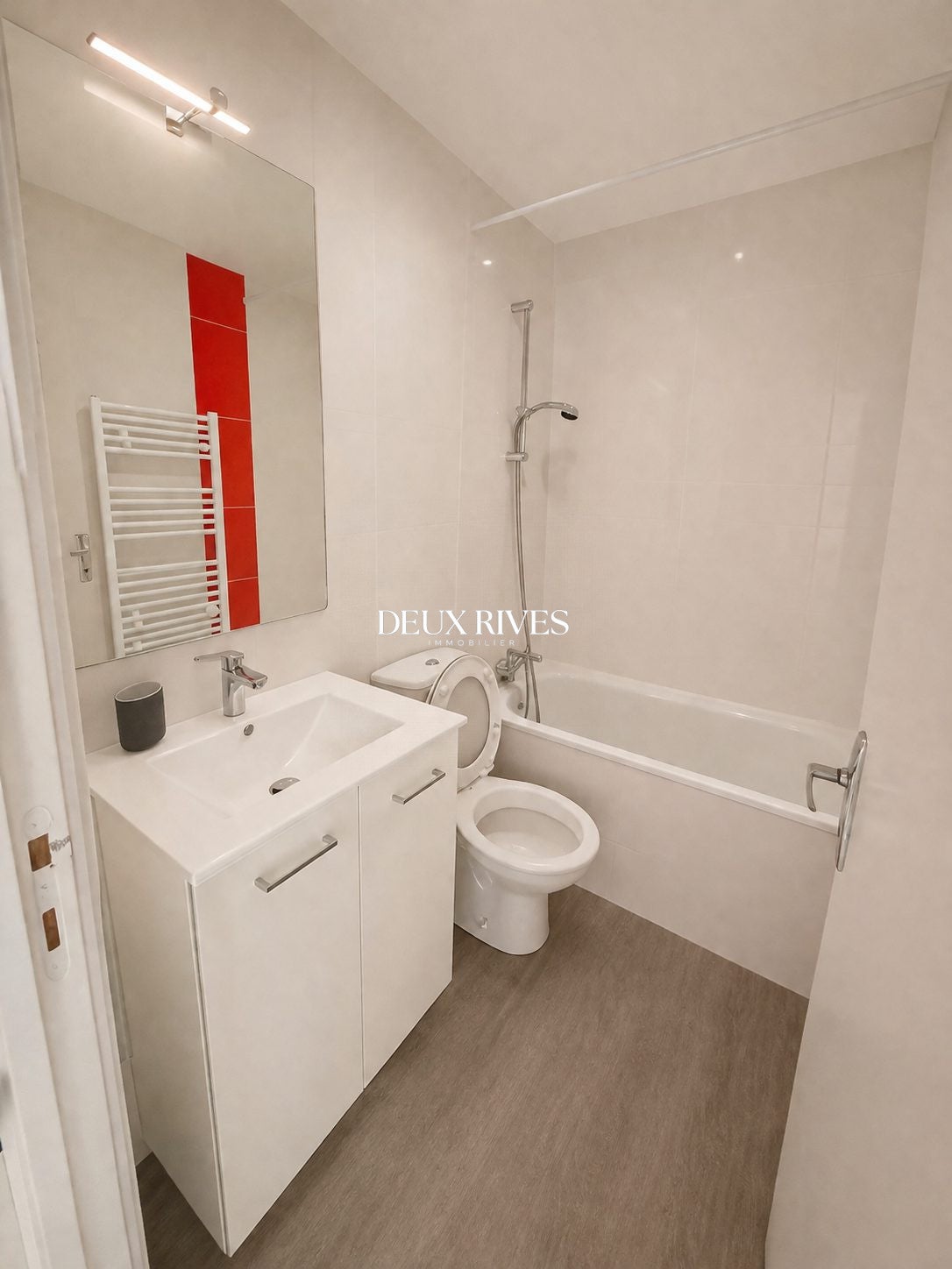 Flat Place Saint-Jean in Nantes