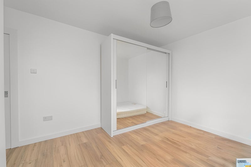 Room Burdiehouse Avenue in City of Edinburgh