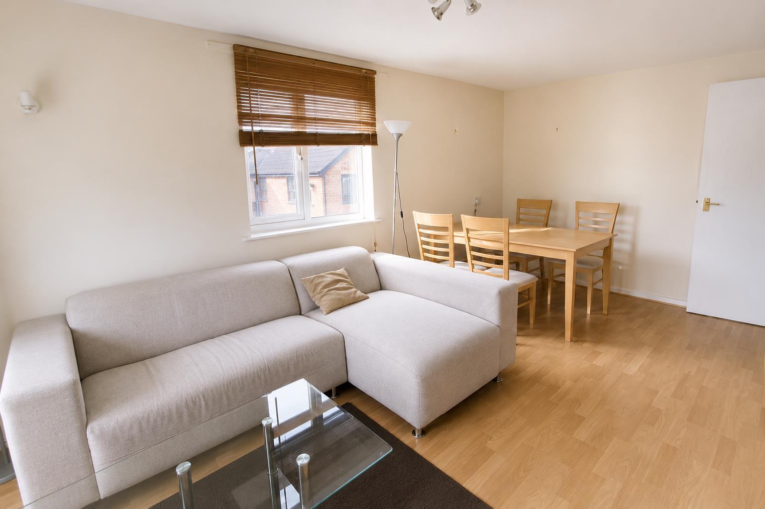 Flat Deanery Close in Greater London