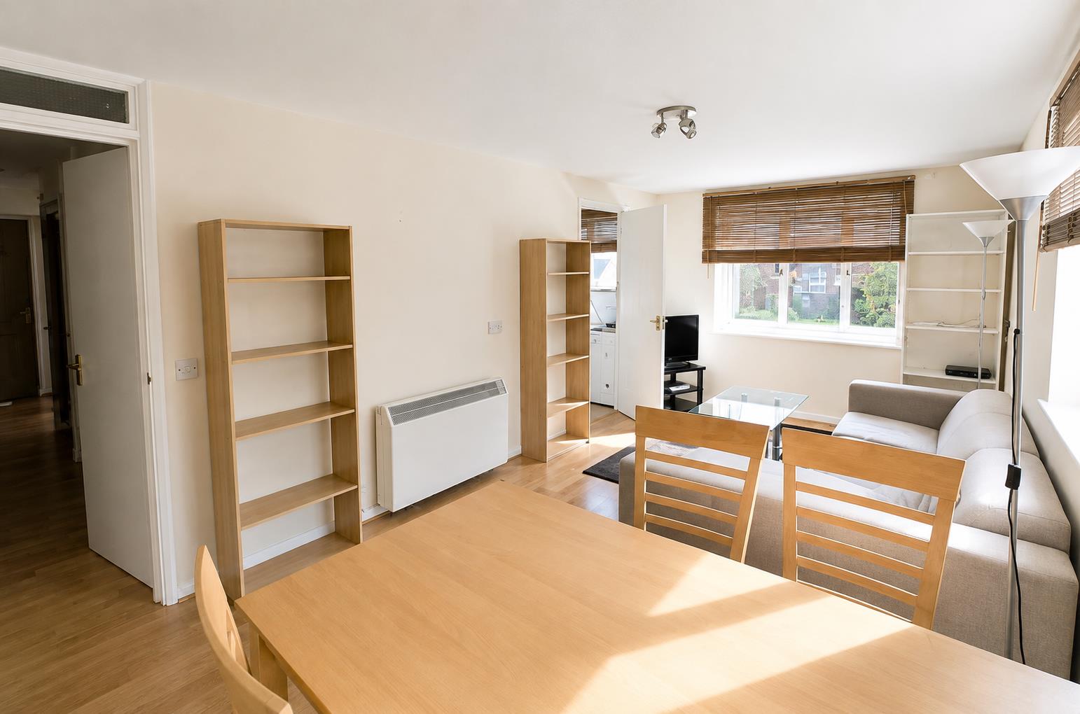 Flat Deanery Close in Greater London