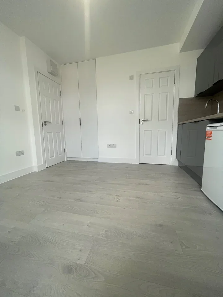 Flat Tottenhall Road in Greater London