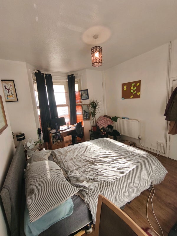 Flat Drummond Road in Bristol