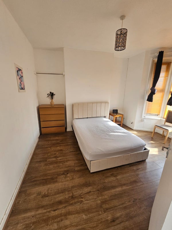 Room Drummond Road in Bristol