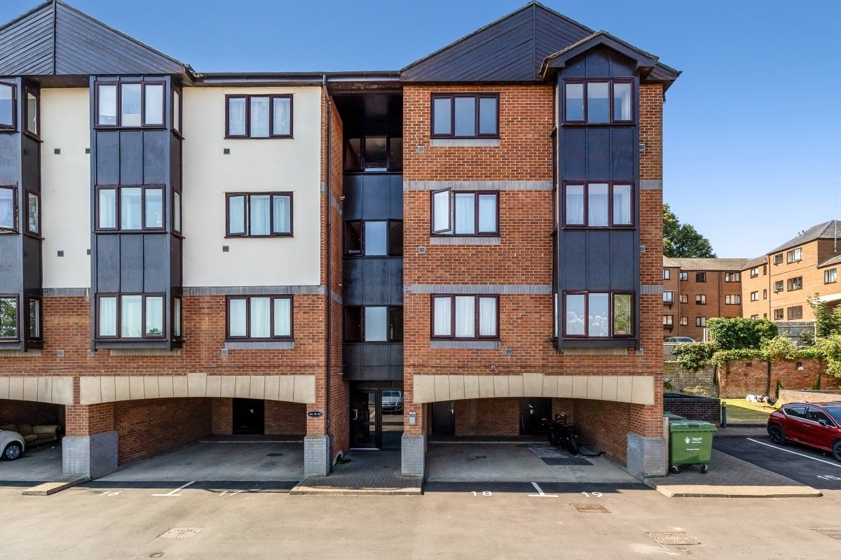 Flat Cameron Court in Cherwell District