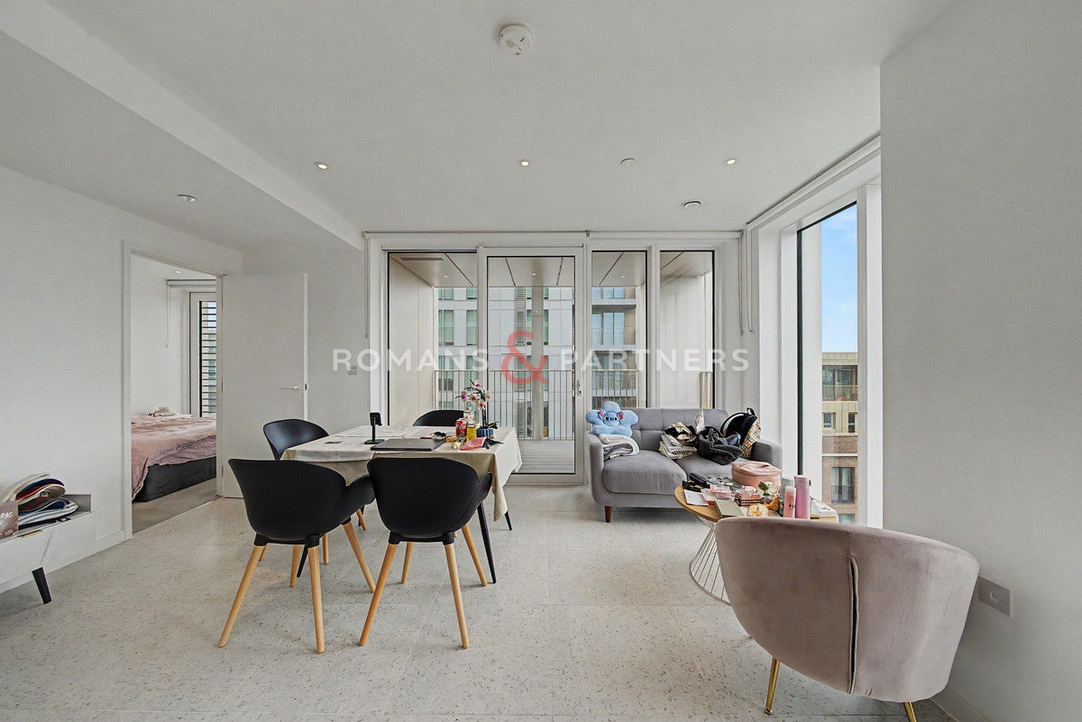 Flat Cendal Crescent in Greater London