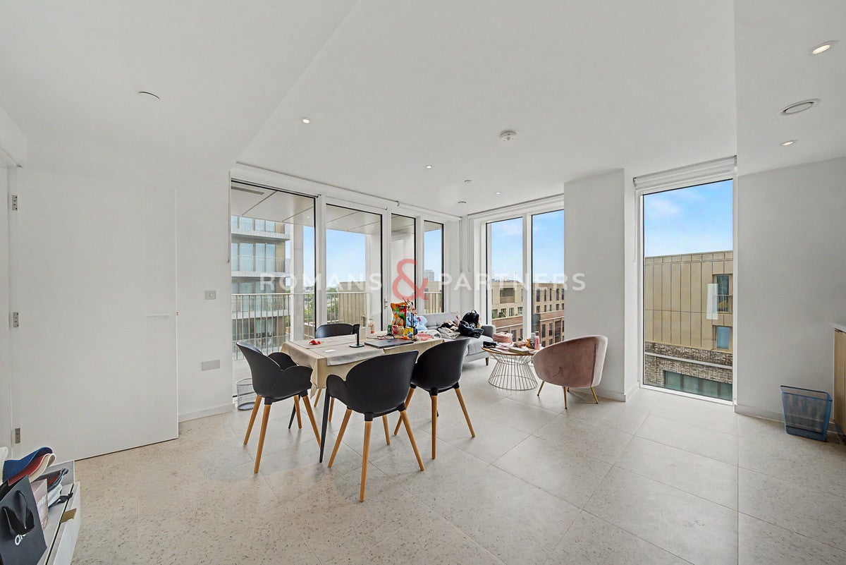 Flat Cendal Crescent in Greater London