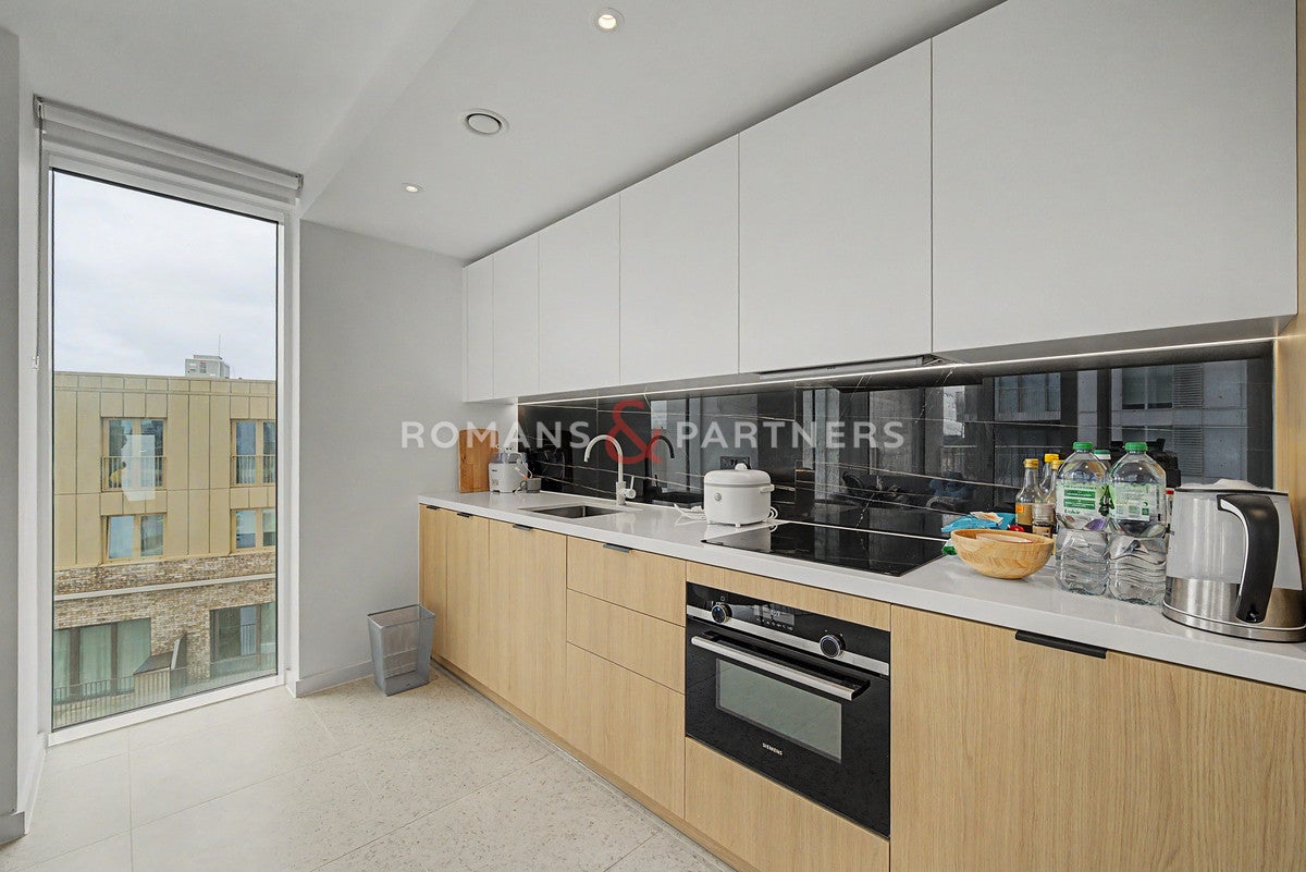 Flat Cendal Crescent in Greater London