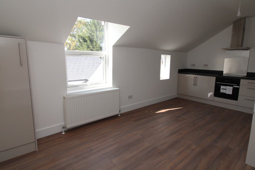 Flat Woodfield Road in Birmingham