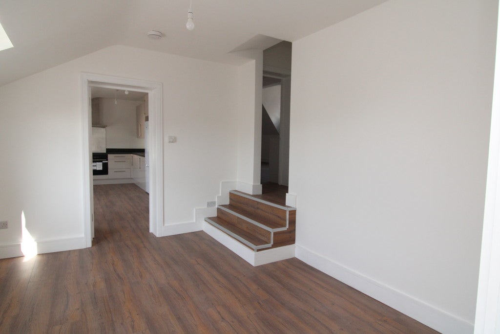 Flat Woodfield Road in Birmingham