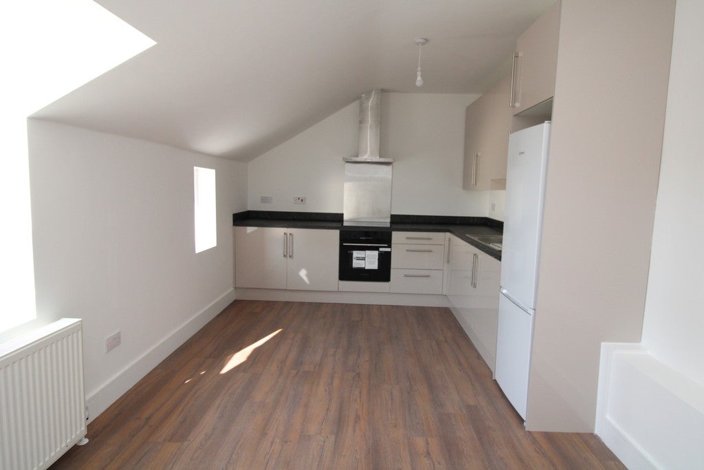 Flat Woodfield Road in Birmingham