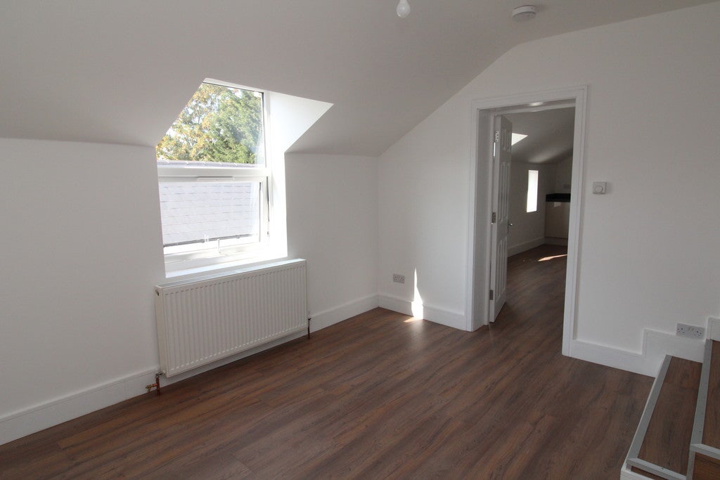 Flat Woodfield Road in Birmingham