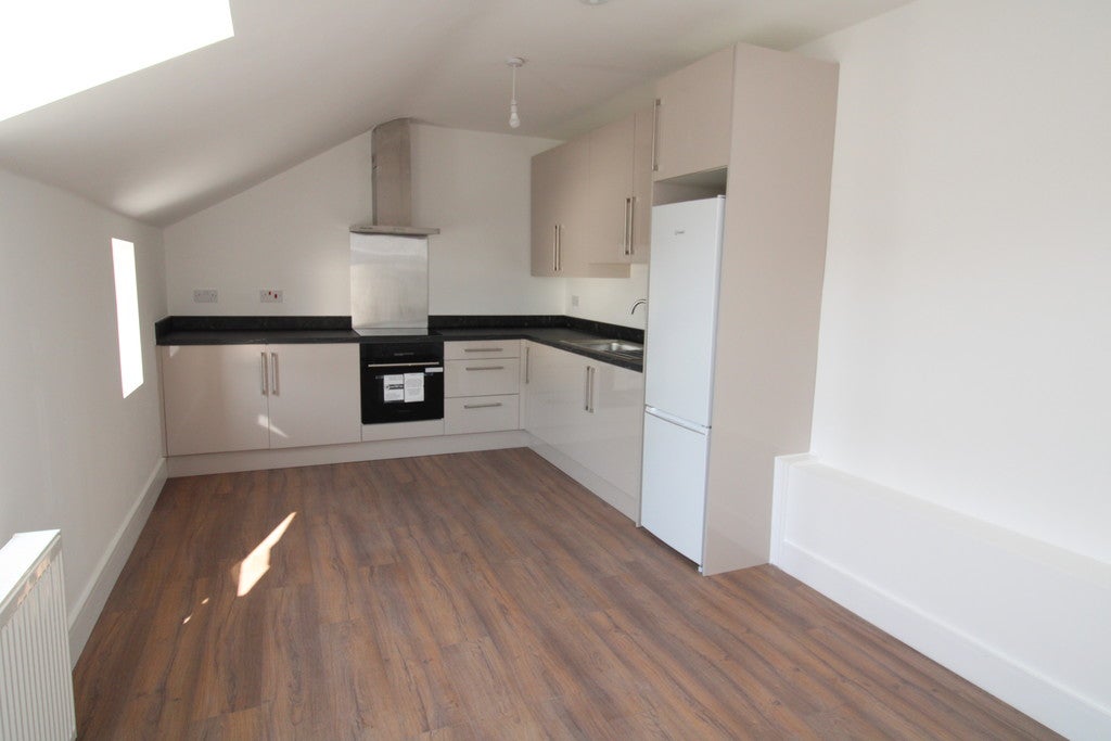 Flat Woodfield Road in Birmingham