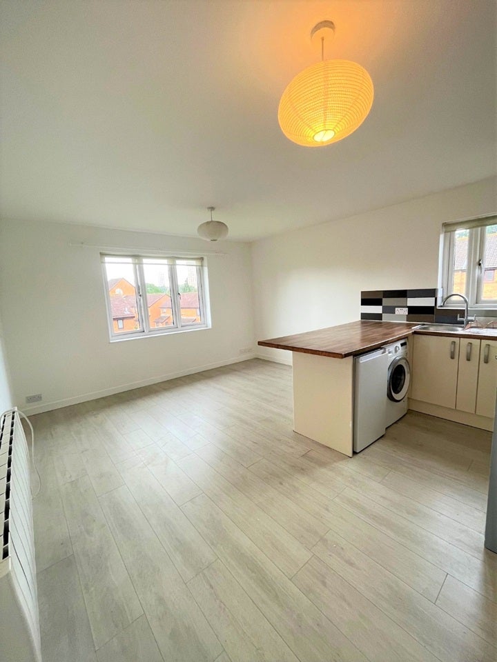 Flat Grilse Close in Greater London