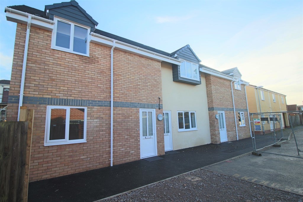 Flat Cinderford Close in Bristol