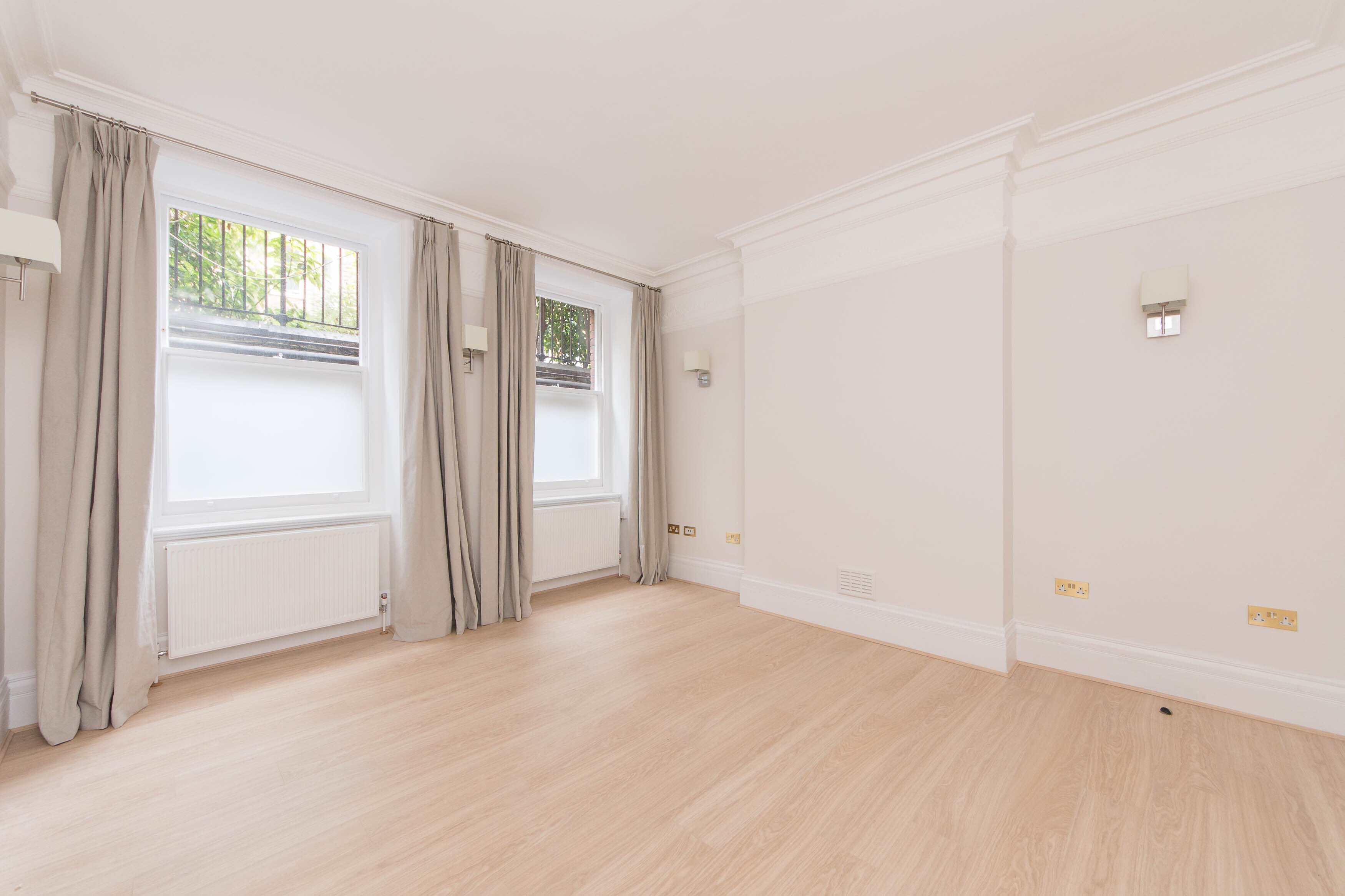 Flat Franklins Row in Greater London