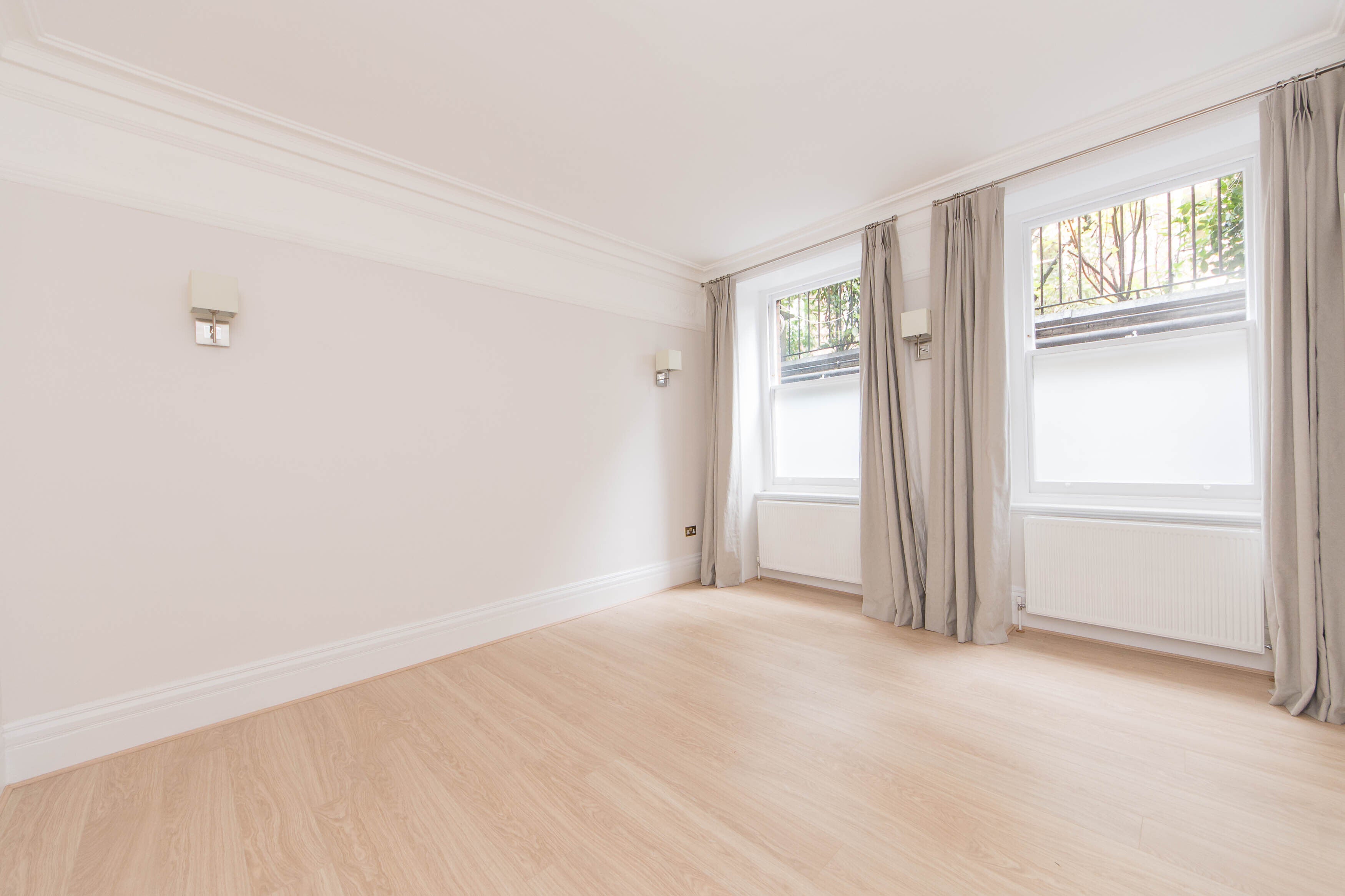 Flat Franklins Row in Greater London