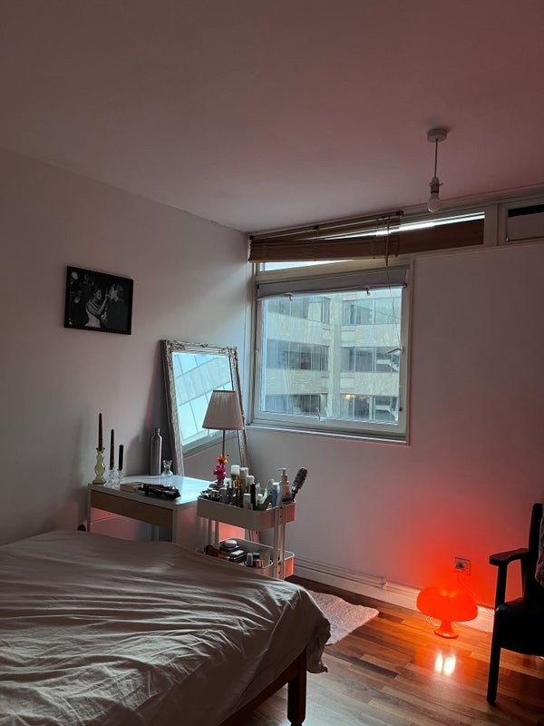 Room Harrow Place in City of London