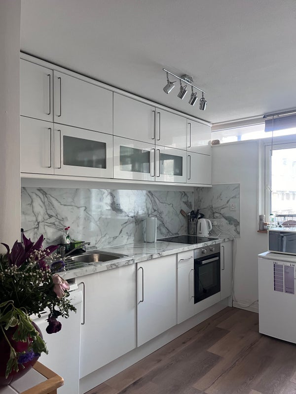 Room Harrow Place in City of London