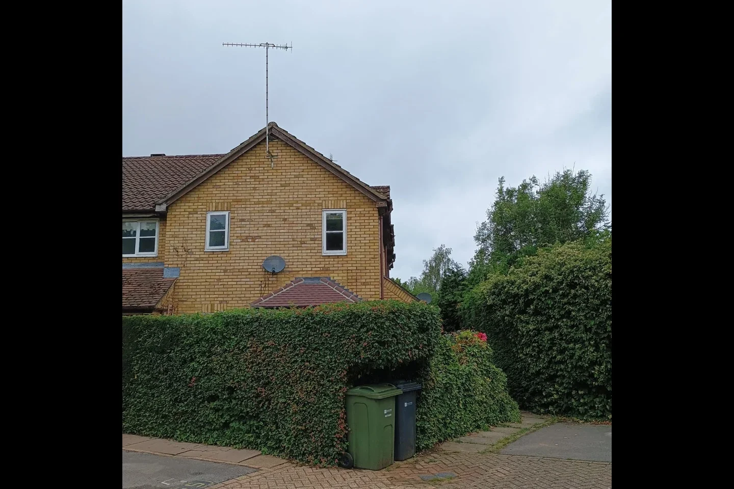 House Devoil Close in Guildford