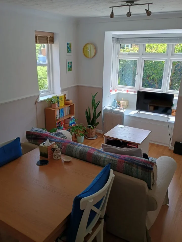 House Devoil Close in Guildford