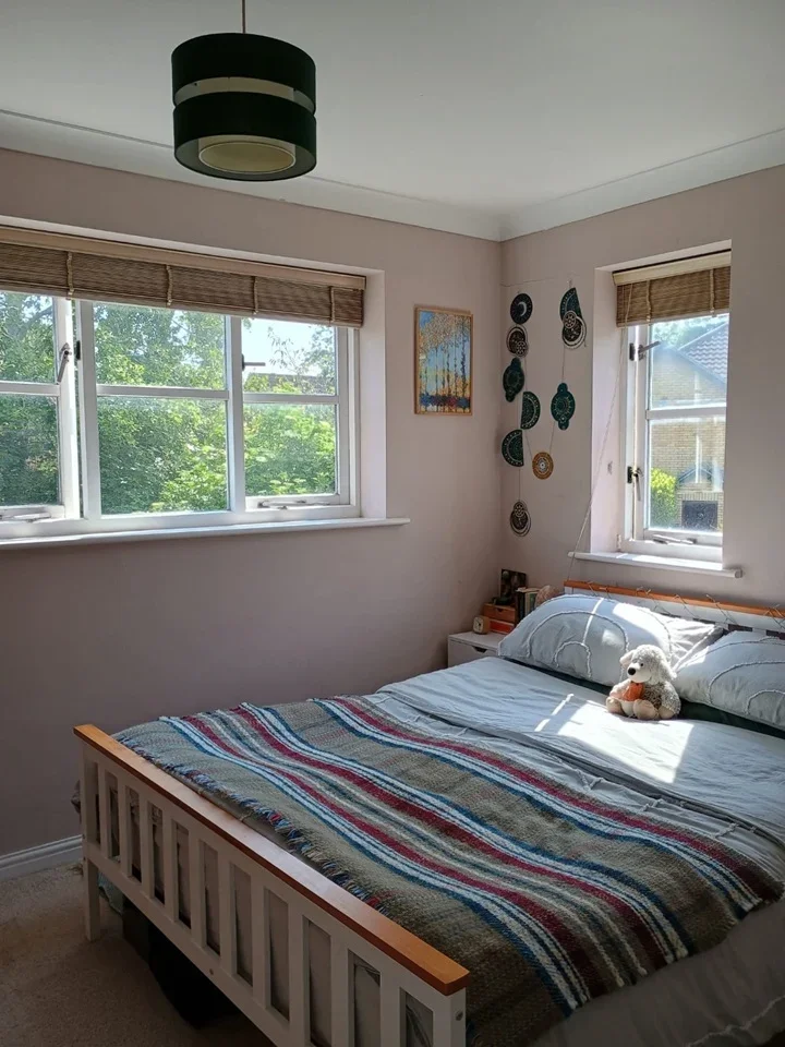 House Devoil Close in Guildford