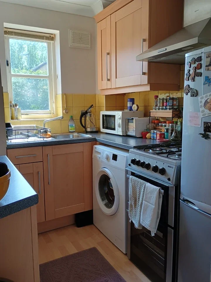 House Devoil Close in Guildford