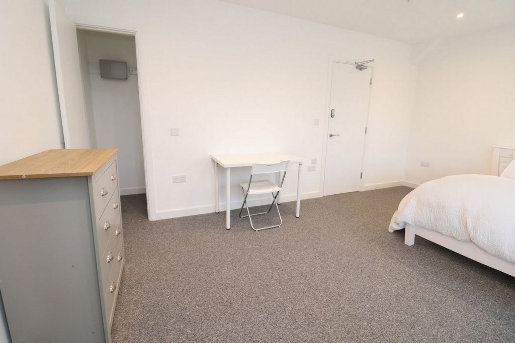 Room Globe Road in Greater London