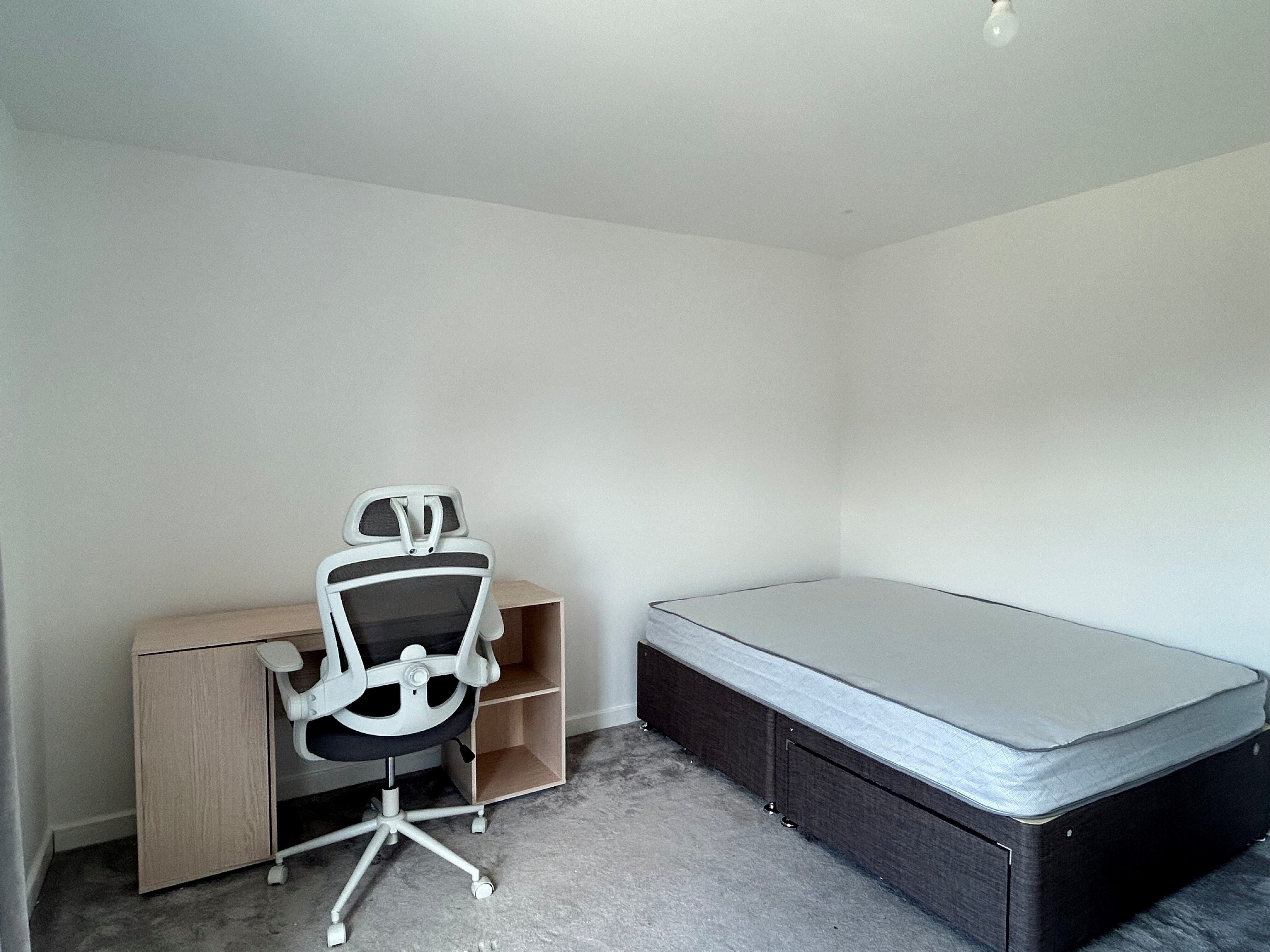 Room Mottram Road in Gravesham