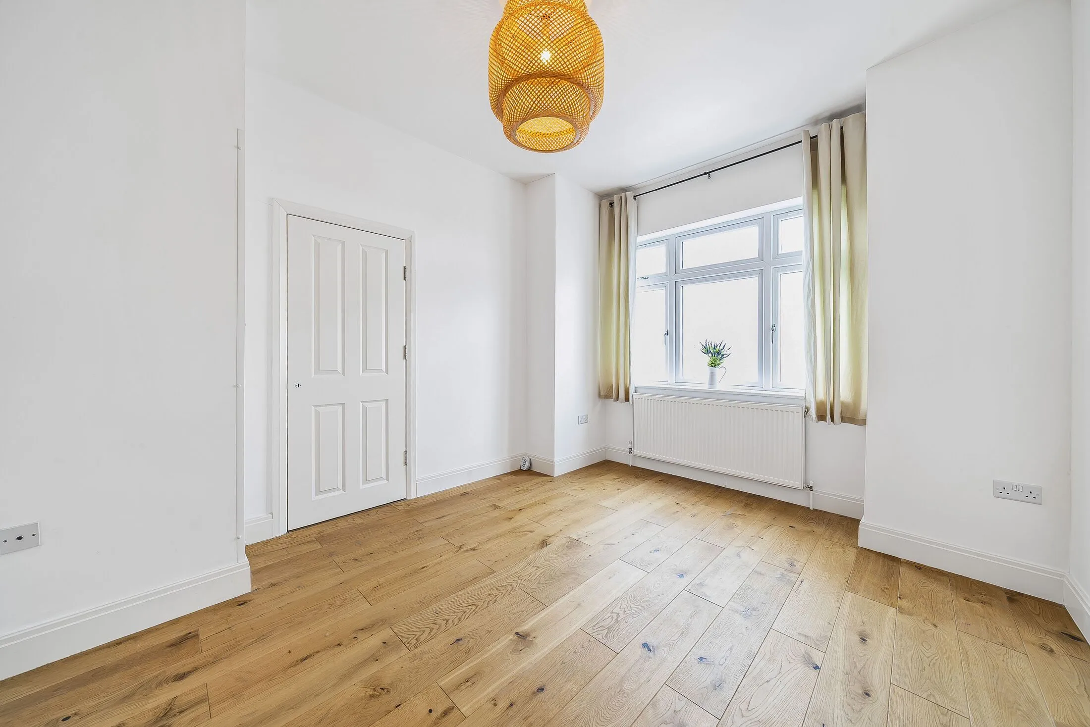 Flat Gassiot Road in Greater London
