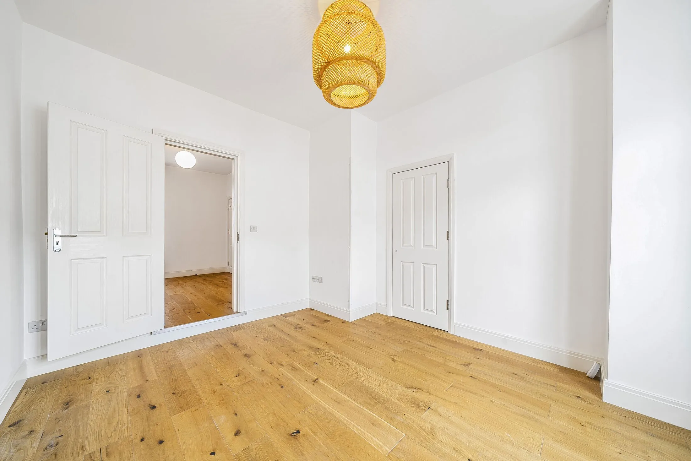 Flat Gassiot Road in Greater London
