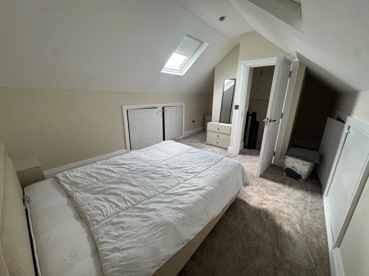 Room Middleton Gardens in Greater London