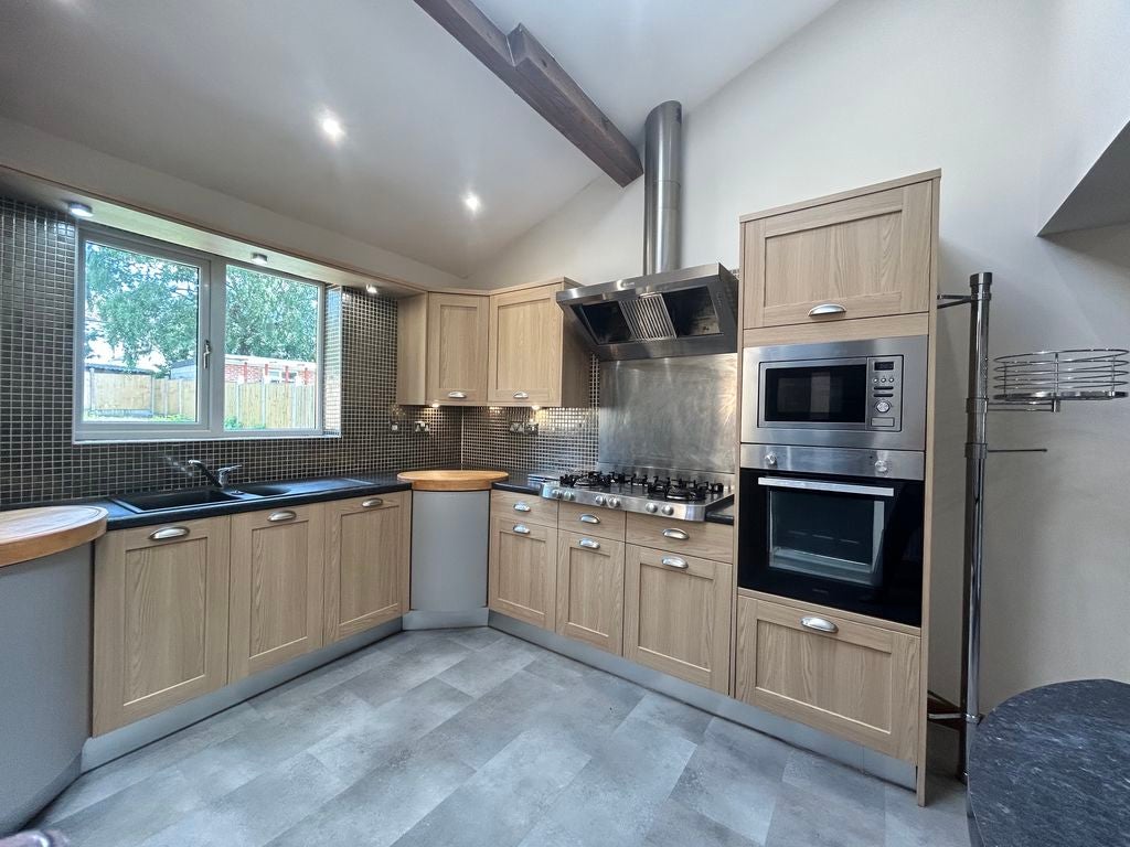 House Cedar Grove in Wolverhampton