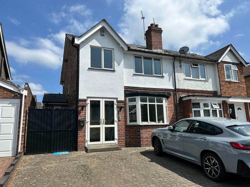 House Cedar Grove in Wolverhampton
