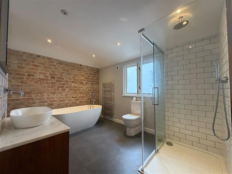 Flat Prestbury Road in Cheltenham