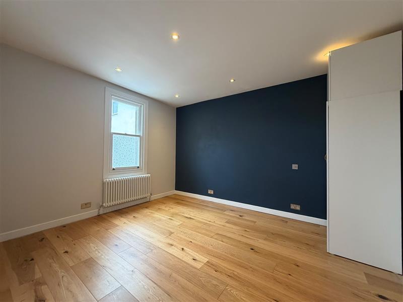 Flat Prestbury Road in Cheltenham