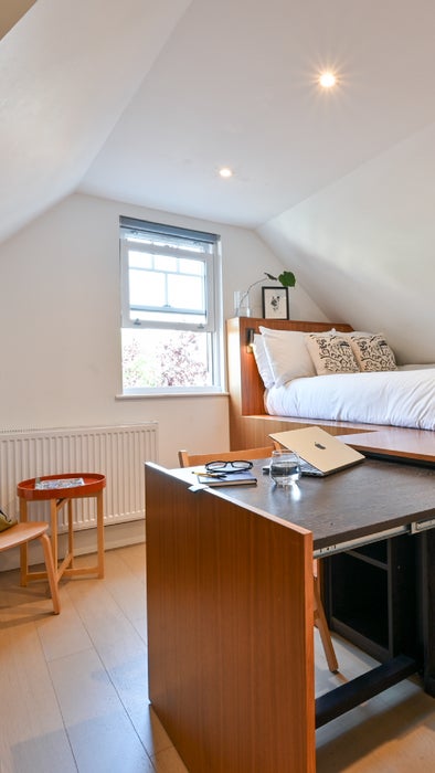 Flat Dennington Park Road in Greater London
