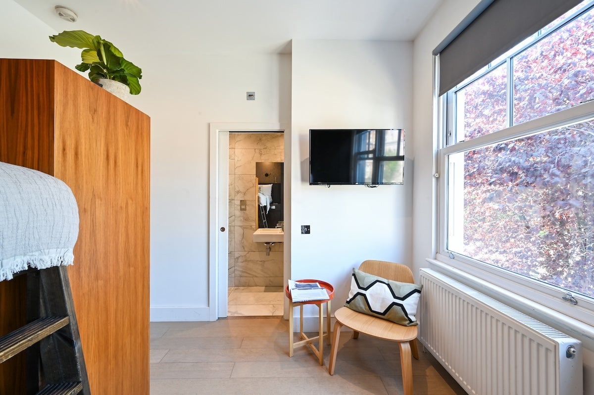 Flat Dennington Park Road in Greater London