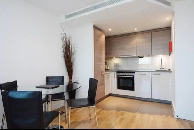 Flat Bridgefoot in Greater London
