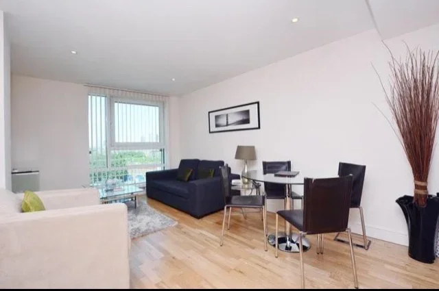 Flat Bridgefoot in Greater London