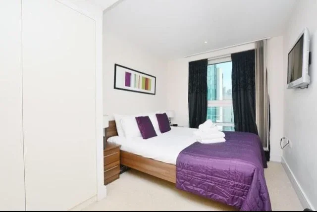 Flat Bridgefoot in Greater London